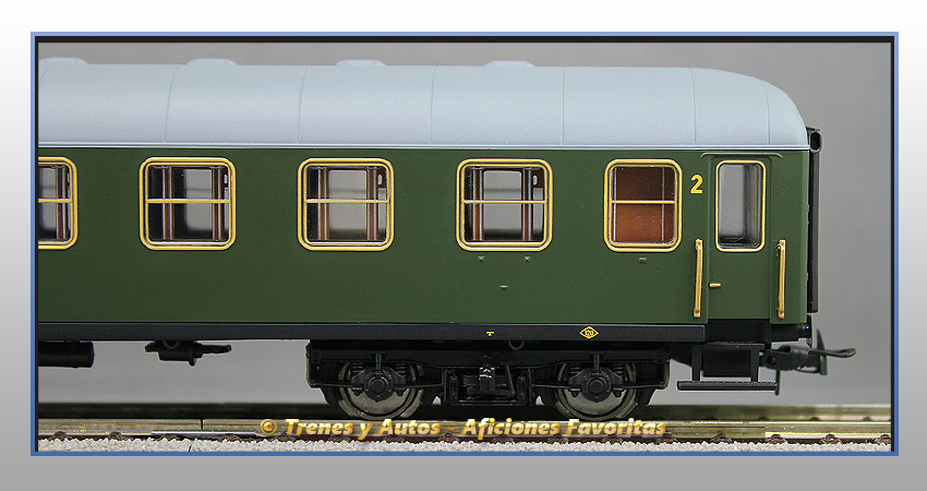 Coche pasajeros Serie 8000 BB-8705 2ª Clase - Renfe