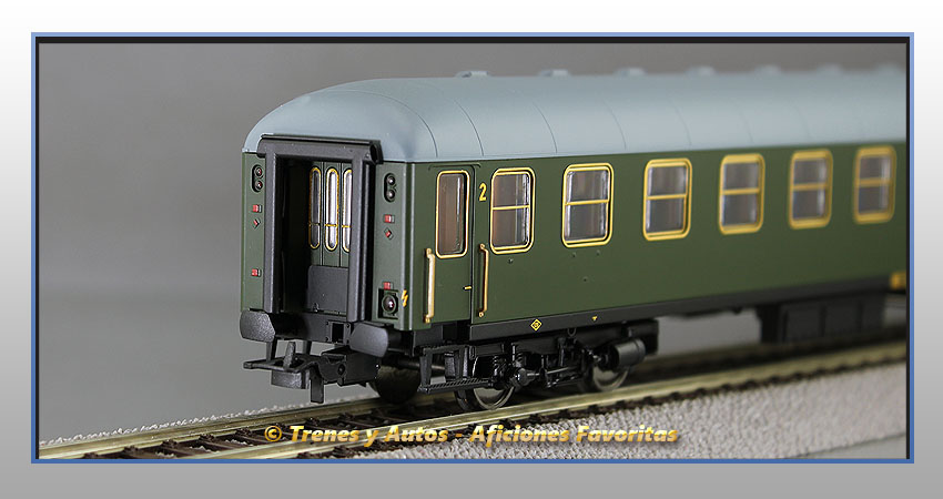 Coche pasajeros Serie 8000 BB-8705 2ª Clase - Renfe