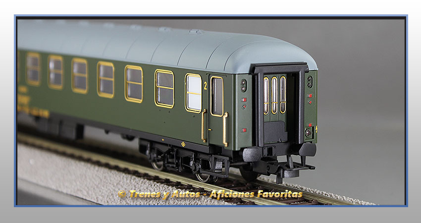 Coche pasajeros Serie 8000 BB-8705 2ª Clase - Renfe