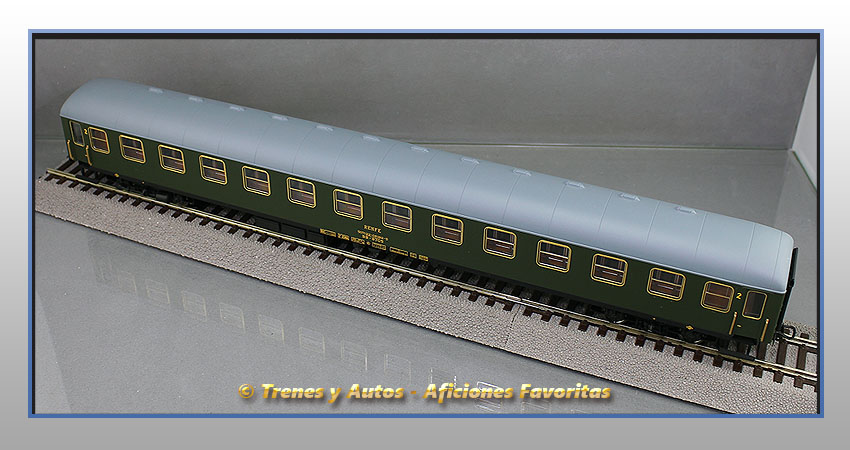 Coche pasajeros Serie 8000 BB-8705 2ª Clase - Renfe