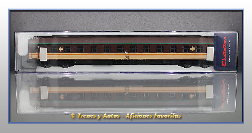 Coche pasajeros Serie 8000 "Estrella" BB-8626 - 2ª Clase - Renfe