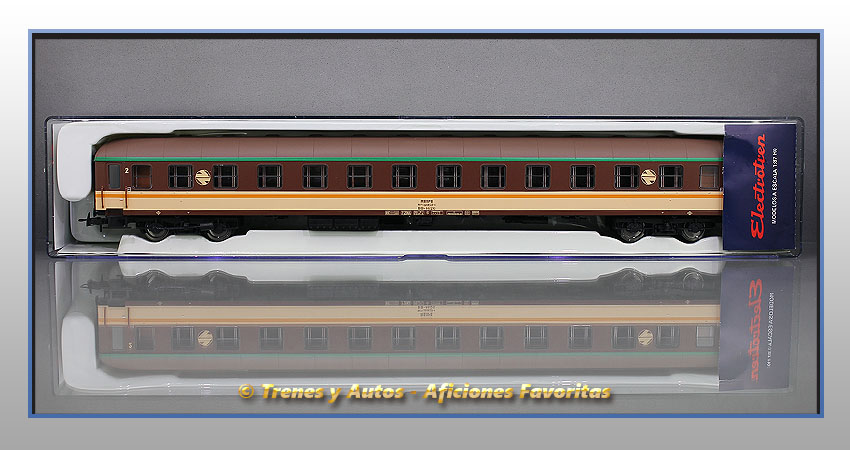 Coche pasajeros Serie 8000 "Estrella" BB-8626 - 2ª Clase - Renfe
