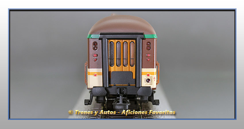 Coche pasajeros Serie 8000 "Estrella" BB-8626 - 2ª Clase - Renfe
