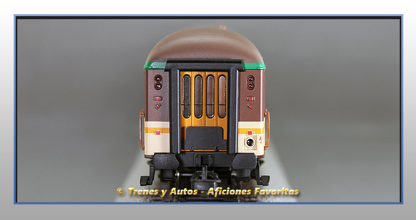 Coche pasajeros Serie 8000 "Estrella" BB-8626 - 2ª Clase - Renfe