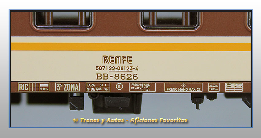 Coche pasajeros Serie 8000 "Estrella" BB-8626 - 2ª Clase - Renfe