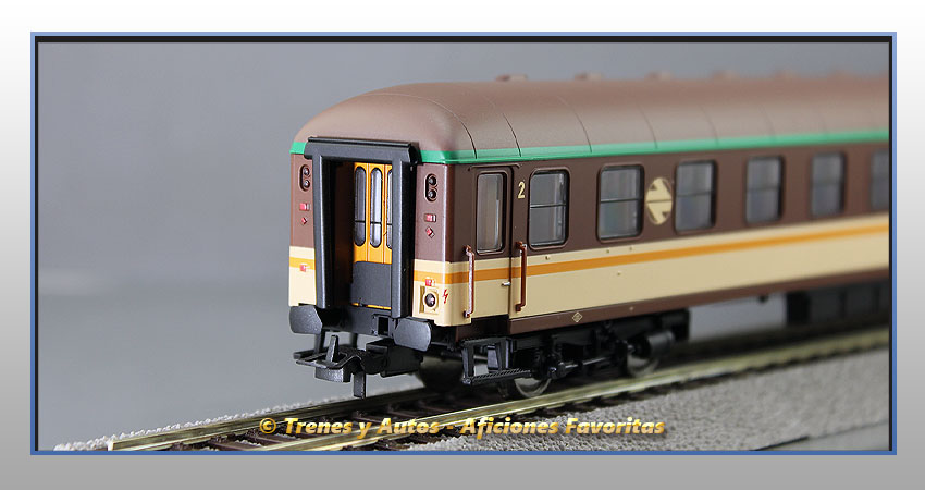 Coche pasajeros Serie 8000 "Estrella" BB-8626 - 2ª Clase - Renfe