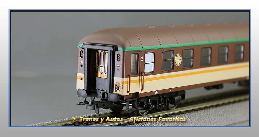 Coche pasajeros Serie 8000 "Estrella" BB-8626 - 2ª Clase - Renfe