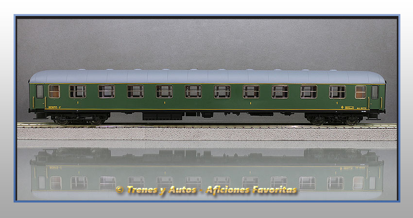 Coche pasajeros Serie 8000 AA-8073 1ª Clase - Renfe