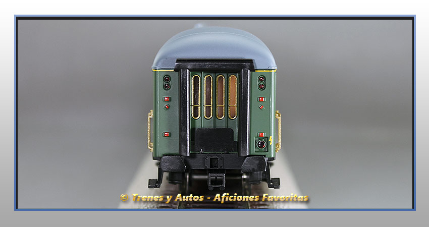 Coche pasajeros Serie 8000 AA-8073 1ª Clase - Renfe