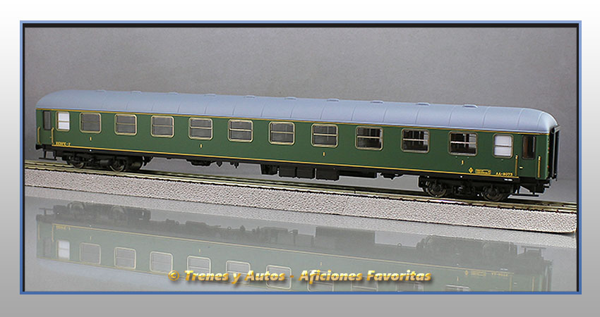 Coche pasajeros Serie 8000 AA-8073 1ª Clase - Renfe