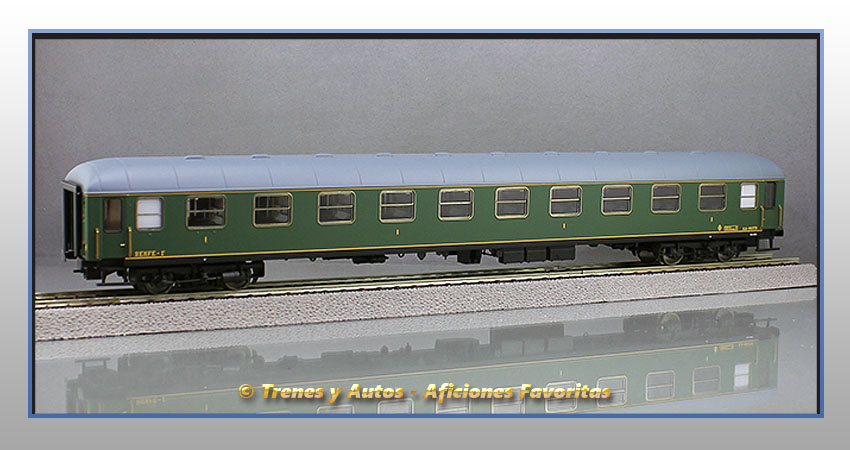Coche pasajeros Serie 8000 AA-8073 1ª Clase - Renfe