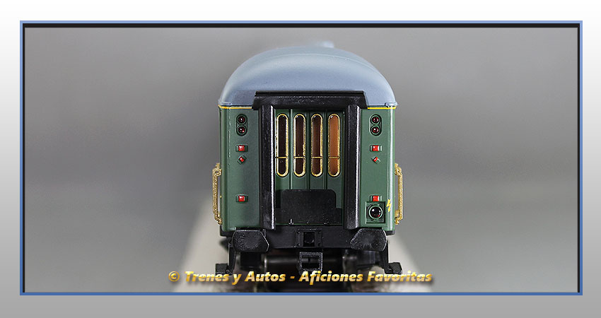 Coche pasajeros Serie 8000 AA-8073 1ª Clase - Renfe