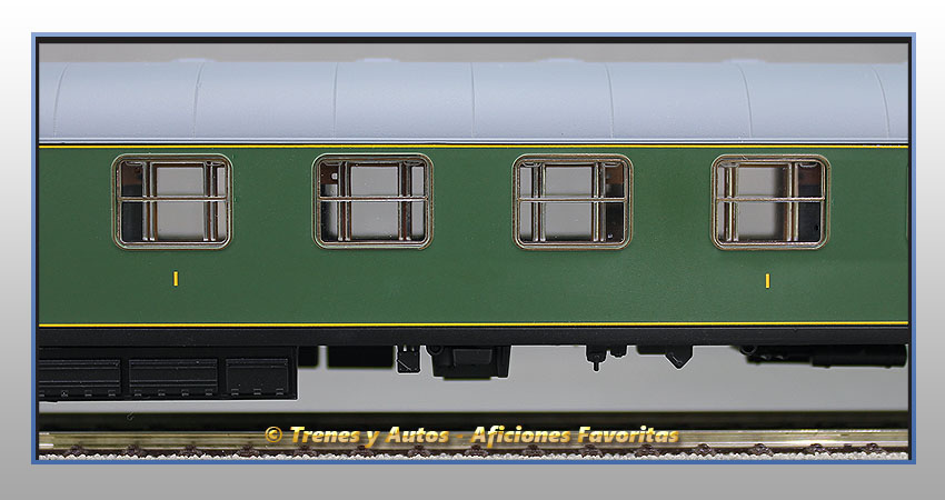 Coche pasajeros Serie 8000 AA-8073 1ª Clase - Renfe
