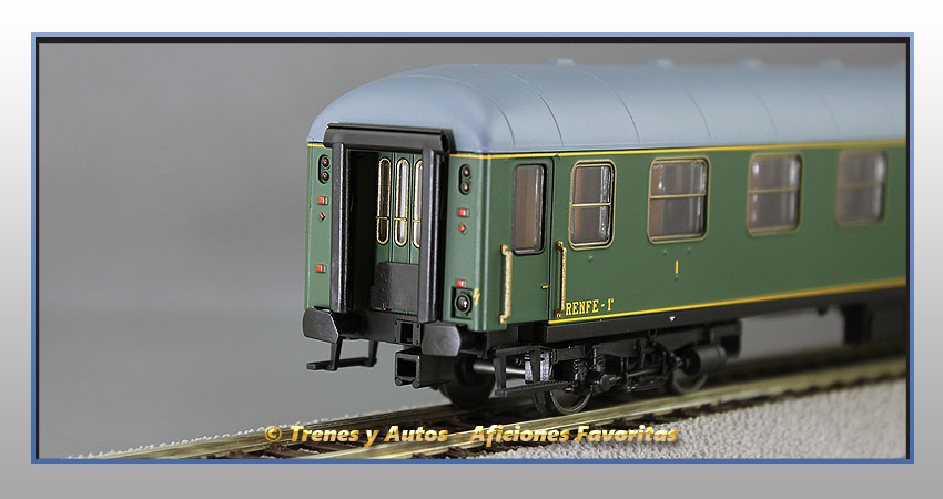 Coche pasajeros Serie 8000 AA-8073 1ª Clase - Renfe