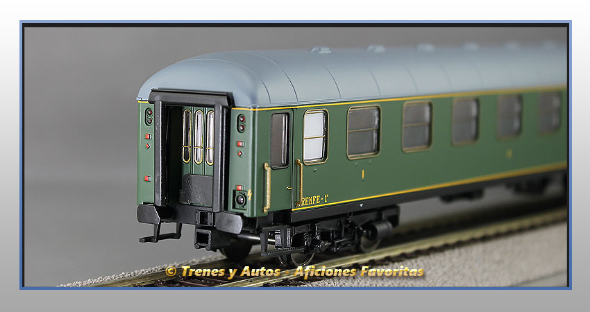 Coche pasajeros Serie 8000 AA-8073 1ª Clase - Renfe