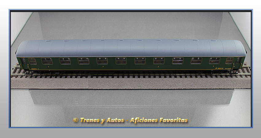 Coche pasajeros Serie 8000 AA-8073 1ª Clase - Renfe