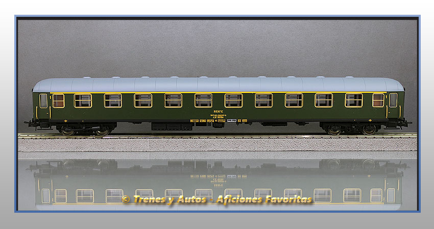 Coche pasajeros Serie 8000 AA-8098 1ª Clase - Renfe