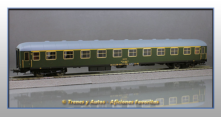Coche pasajeros Serie 8000 AA-8098 1ª Clase - Renfe