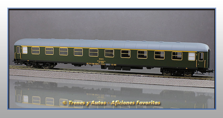 Coche pasajeros Serie 8000 AA-8098 1ª Clase - Renfe