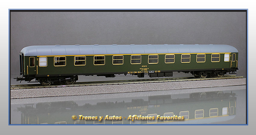 Coche pasajeros Serie 8000 AA-8098 1ª Clase - Renfe