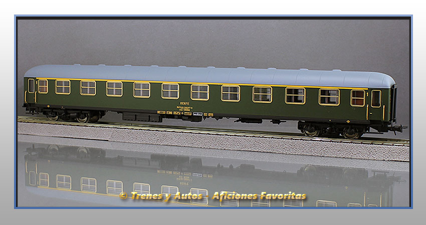 Coche pasajeros Serie 8000 AA-8098 1ª Clase - Renfe