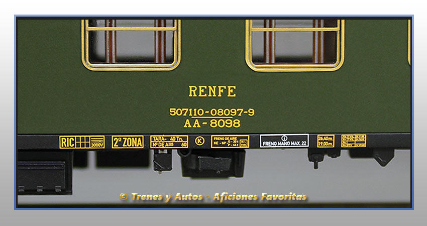 Coche pasajeros Serie 8000 AA-8098 1ª Clase - Renfe