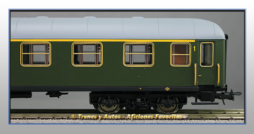 Coche pasajeros Serie 8000 AA-8098 1ª Clase - Renfe