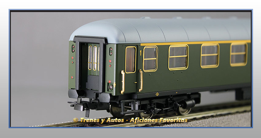 Coche pasajeros Serie 8000 AA-8098 1ª Clase - Renfe