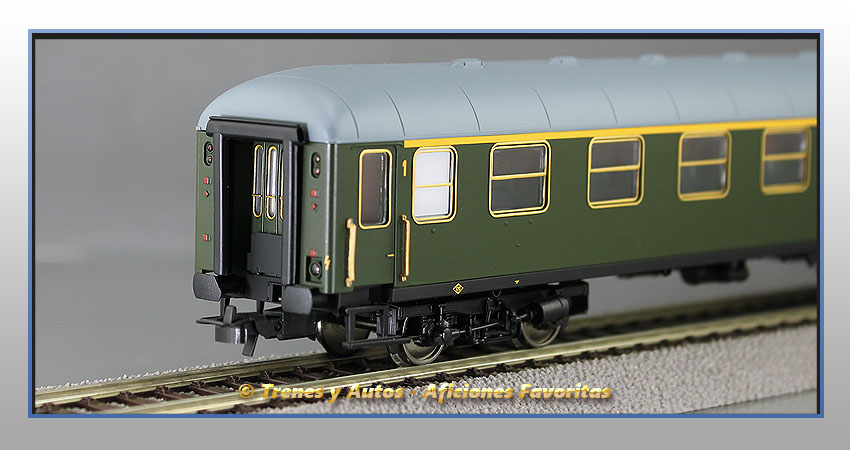 Coche pasajeros Serie 8000 AA-8098 1ª Clase - Renfe