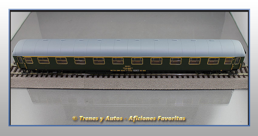 Coche pasajeros Serie 8000 AA-8098 1ª Clase - Renfe