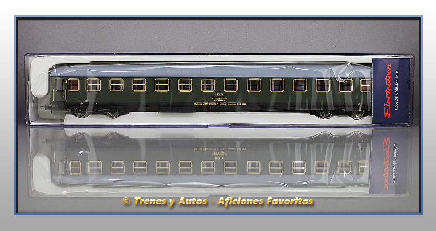 Coche pasajeros Serie 8000 BB-8945 2ª Clase - Renfe