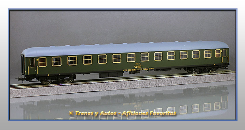 Coche pasajeros Serie 8000 BB-8945 2ª Clase - Renfe