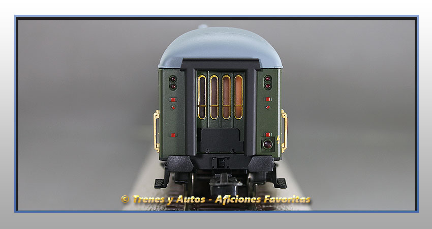 Coche pasajeros Serie 8000 BB-8945 2ª Clase - Renfe