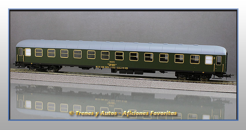 Coche pasajeros Serie 8000 BB-8945 2ª Clase - Renfe