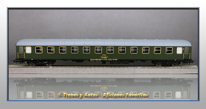 Coche pasajeros Serie 8000 BB-8945 2ª Clase - Renfe