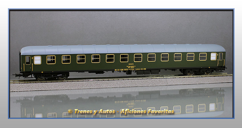Coche pasajeros Serie 8000 BB-8945 2ª Clase - Renfe