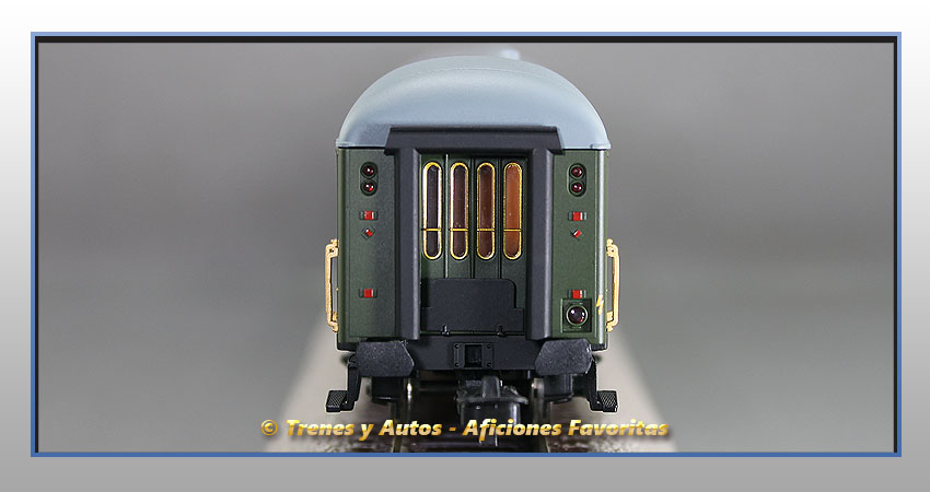 Coche pasajeros Serie 8000 BB-8945 2ª Clase - Renfe