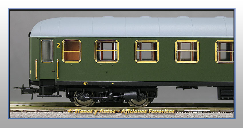 Coche pasajeros Serie 8000 BB-8945 2ª Clase - Renfe
