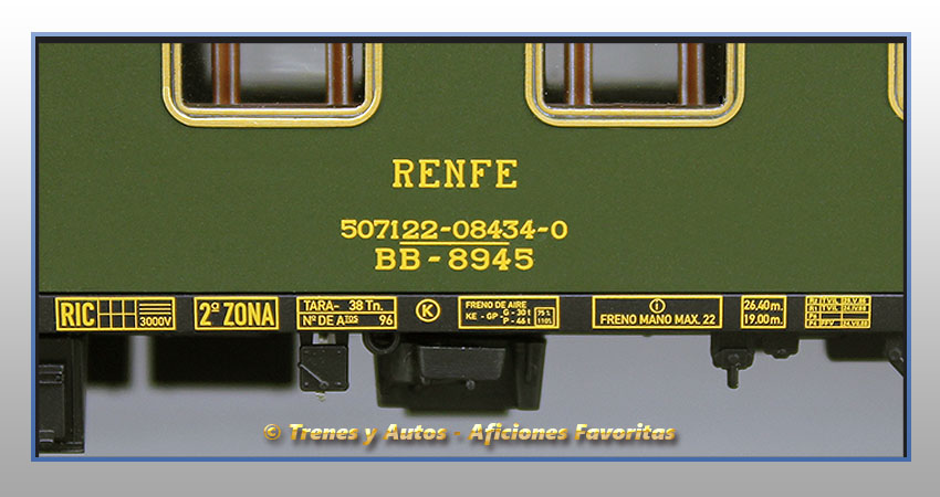 Coche pasajeros Serie 8000 BB-8945 2ª Clase - Renfe