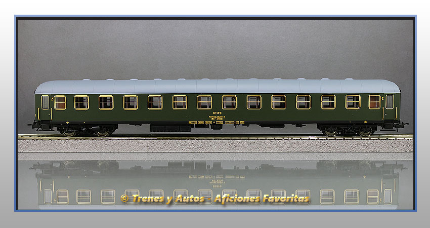 Coche pasajeros Serie 8000 BB-8940 2ª Clase - Renfe