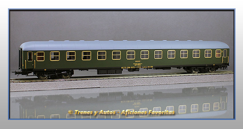Coche pasajeros Serie 8000 BB-8940 2ª Clase - Renfe