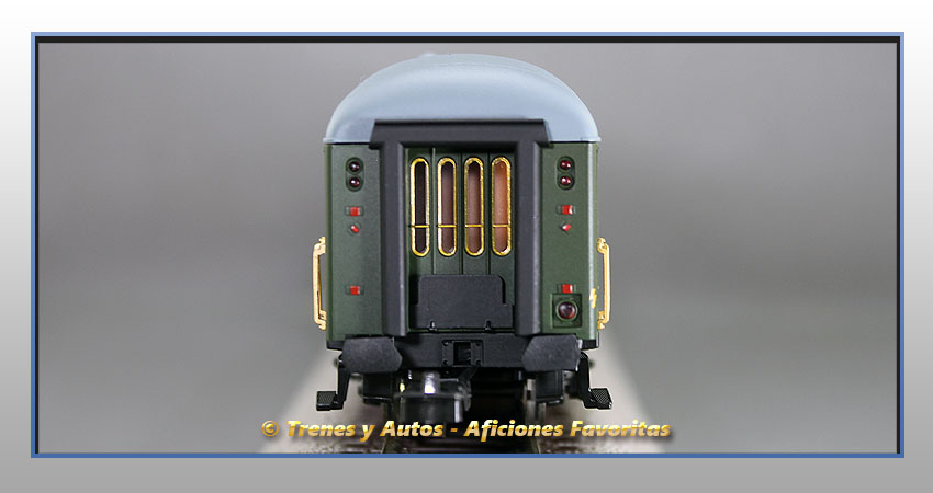 Coche pasajeros Serie 8000 BB-8940 2ª Clase - Renfe
