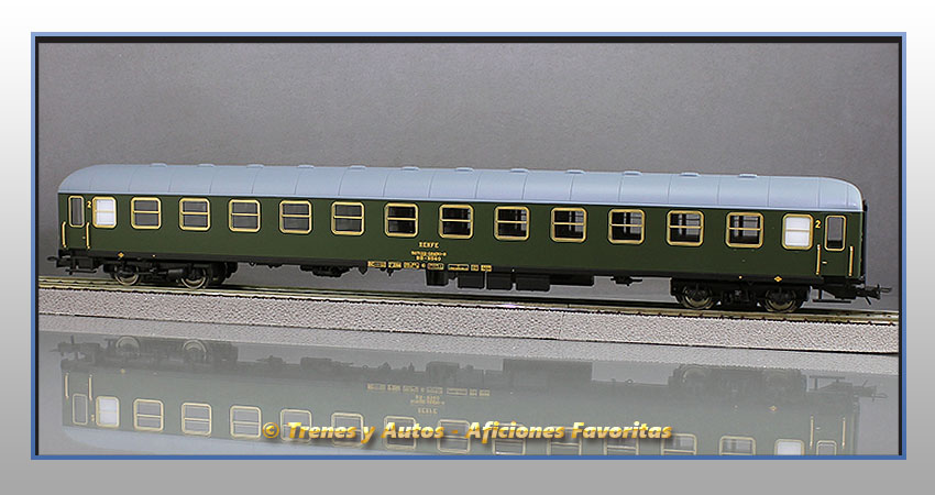 Coche pasajeros Serie 8000 BB-8940 2ª Clase - Renfe