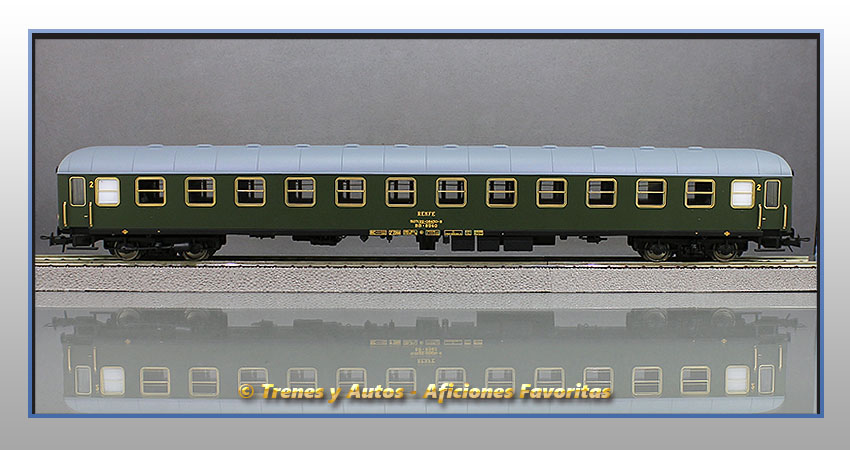 Coche pasajeros Serie 8000 BB-8940 2ª Clase - Renfe