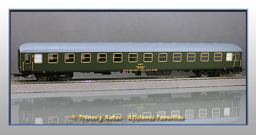 Coche pasajeros Serie 8000 BB-8940 2ª Clase - Renfe