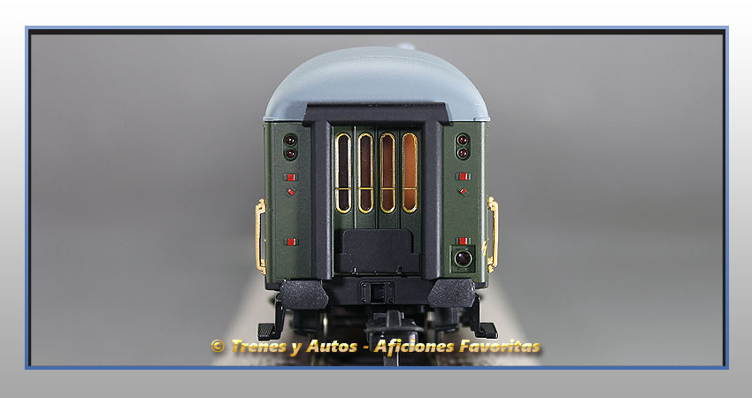 Coche pasajeros Serie 8000 BB-8940 2ª Clase - Renfe