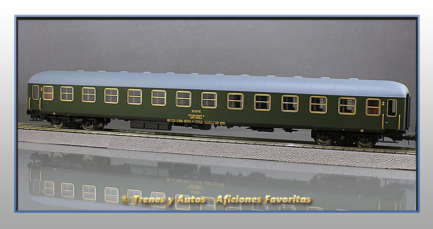 Coche pasajeros Serie 8000 BB-8940 2ª Clase - Renfe