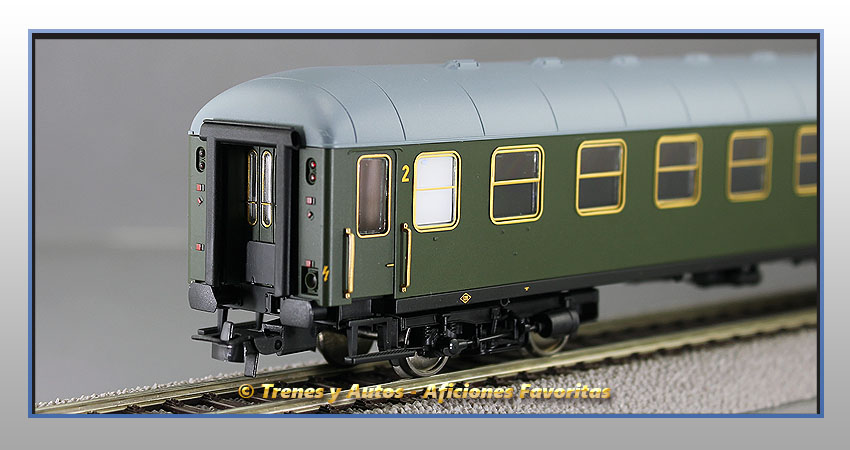 Coche pasajeros Serie 8000 BB-8940 2ª Clase - Renfe