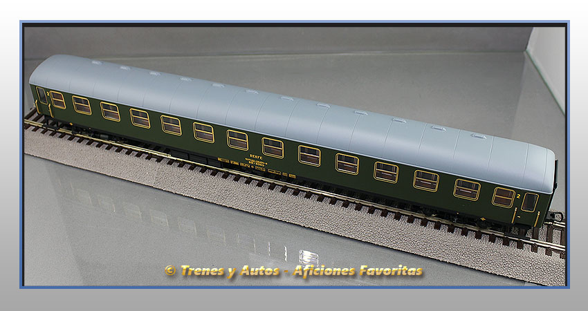 Coche pasajeros Serie 8000 BB-8940 2ª Clase - Renfe