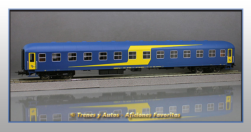 Coche pasajeros Serie 8000 BB-8896 2ª Clase - Renfe